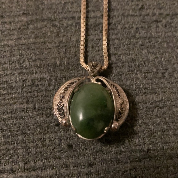 Sterling Jade pendant brooch on vintage box link 925 silver - Picture 1 of 3